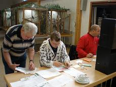 Preisrichtertisch Großsittiche